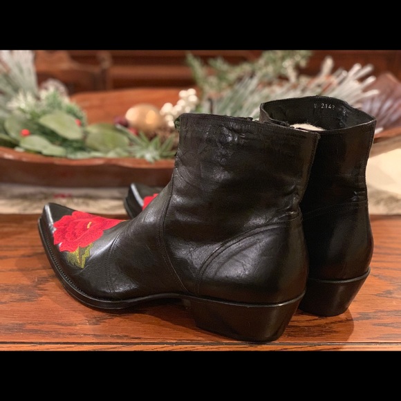 Handmade leather shoes with embroidered rose main image 7
